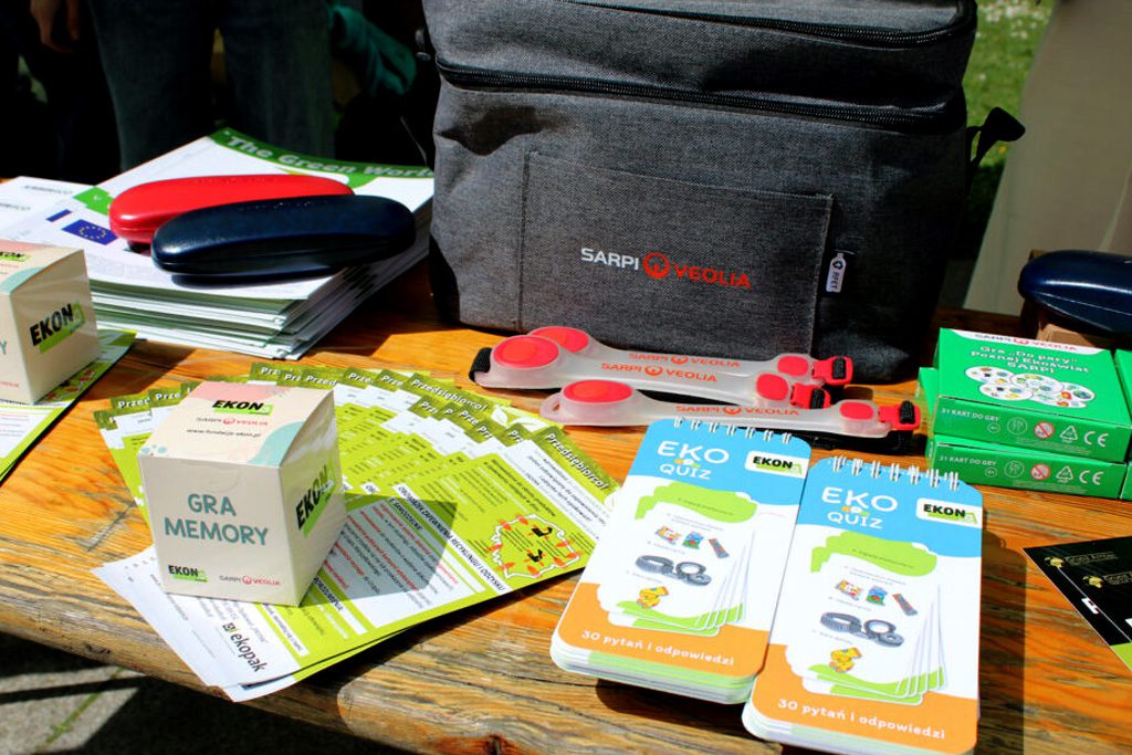 fundacja-ekon-katowice-01-kampanie-edukacyjne-akcje-charytatywne-lekcje-ekologii-wyklady-ekologiczne-materialy-edukacyjne-edukacja-przez-zabawe-gadzety-ekologiczne1